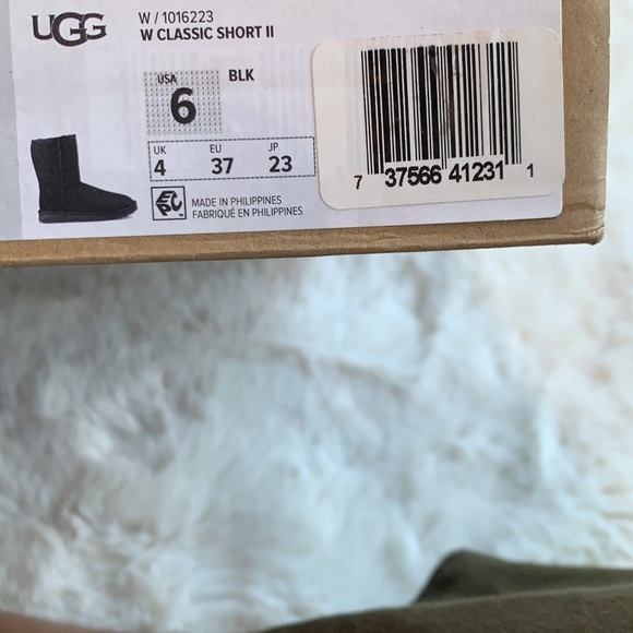 UGG Classic Short II Boots - Picture 10 of 13